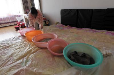 岳池楼上漏水，住户失联，小区没物管，业主维权难！律师来支招……